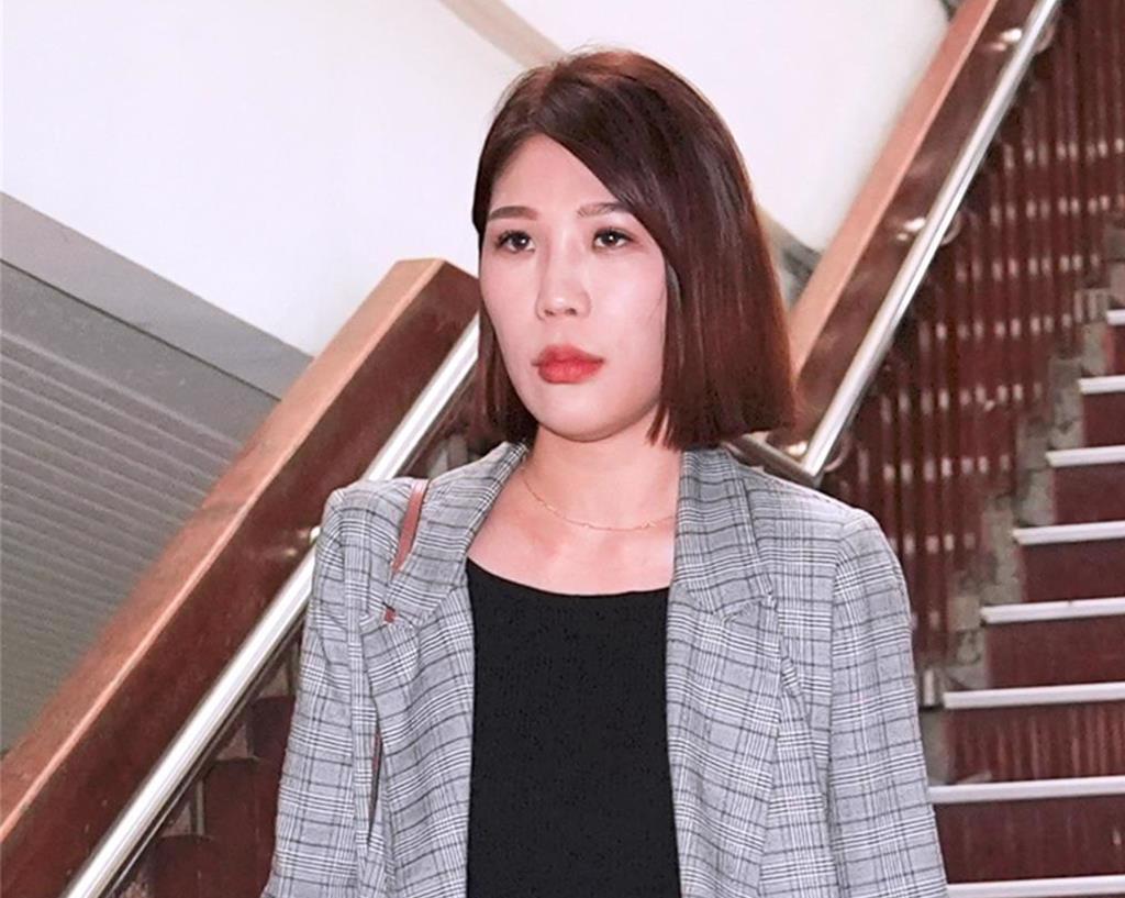 留言「1500 1H2S？」影射馬郁雯遭起訴 裁押柯文哲的法官這樣判