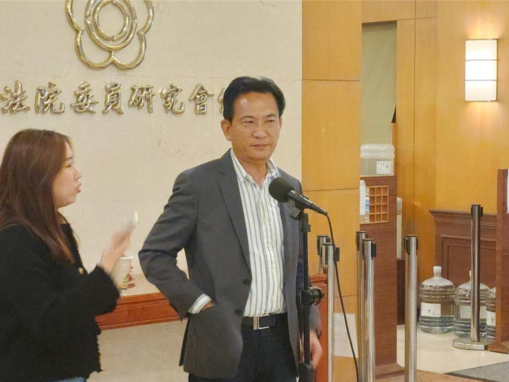 陳亭妃稱能打破政黨籓籬 林俊憲譴責藍白介入綠台南市長初選