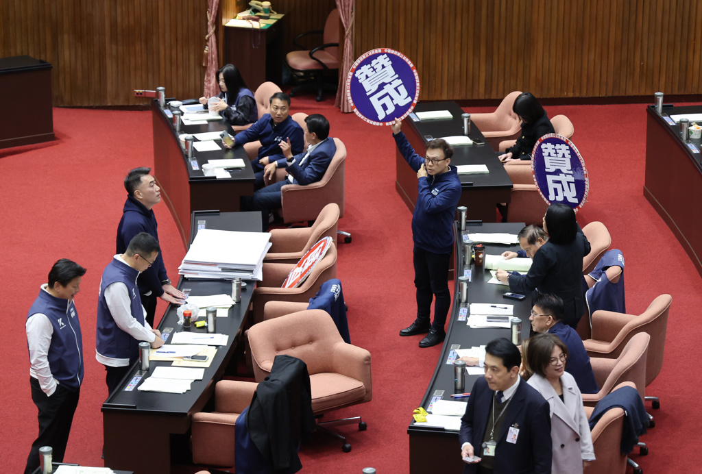 快訊》公投法修正三讀通過 藍白聯手修回「公投綁大選」