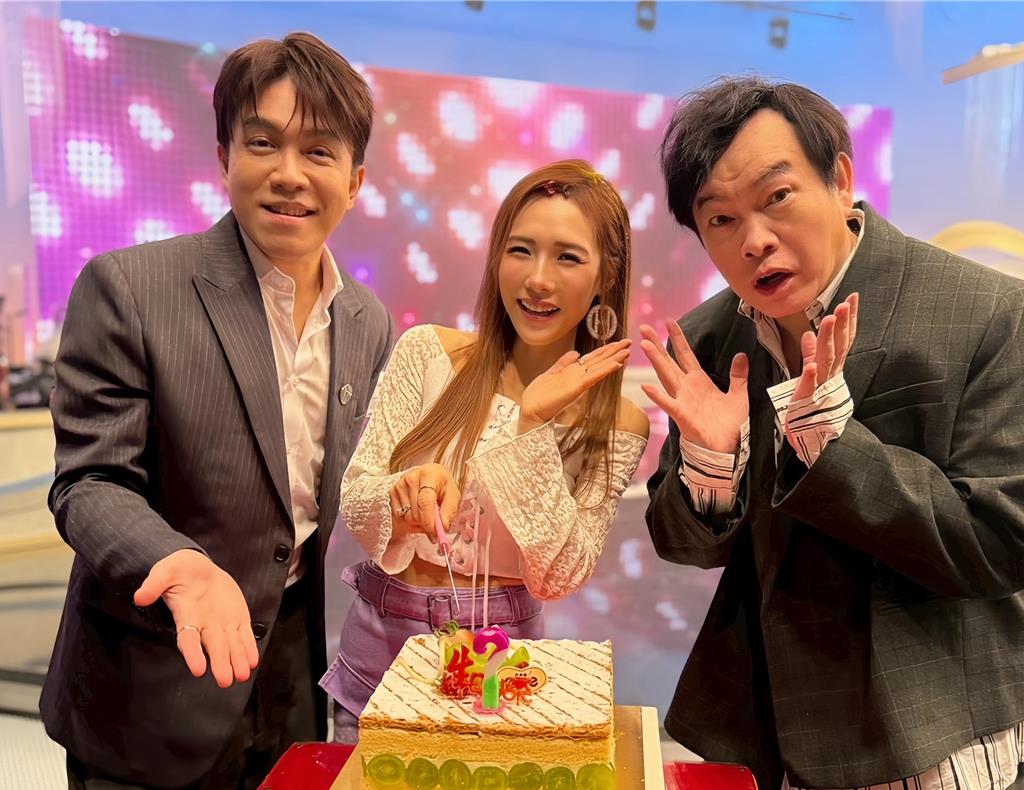 吳申梅被《綜藝一級棒》康康、許志豪突襲當場激動到快哭了