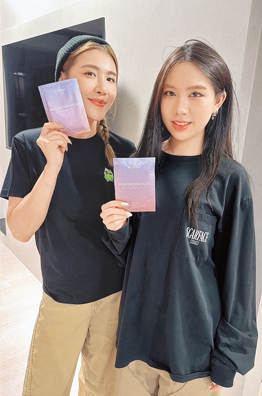 代言人小禎（左）與女兒Emma感情超好，她還說要把自己的代言作品W.SHOW傳給女兒。（W.SHOW提供）