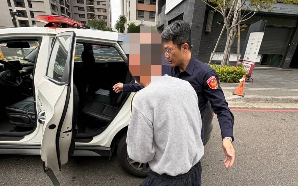 寒風中的暖流！失智男迷途20公里 烏日警靠「暖心字條」助團圓
