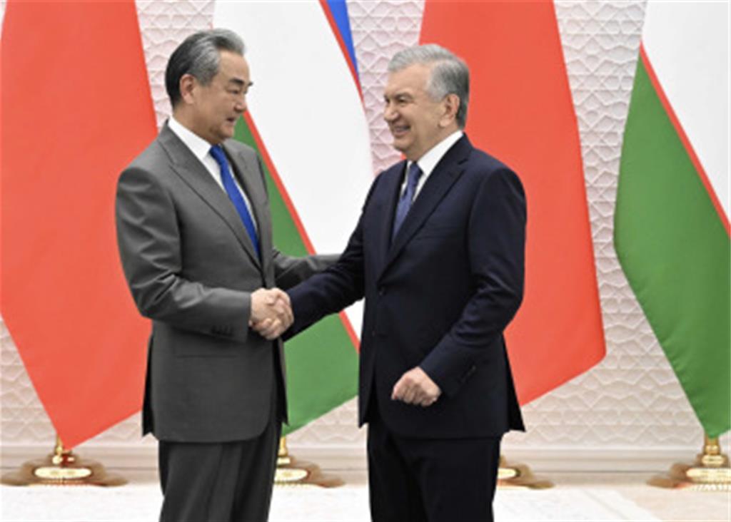 會見烏茲別克總統   王毅盼盡早實現200億美元貿易額