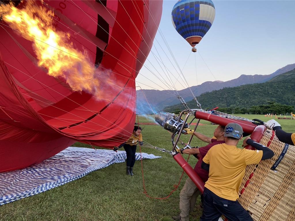 台東熱氣球飛行員新血招募！海外培訓＋最高年薪80萬起跳