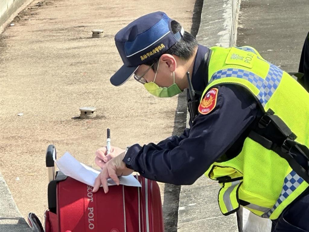 TWICE高雄開唱首日!場邊違規攤販猖獗 警方鐵腕告發5件