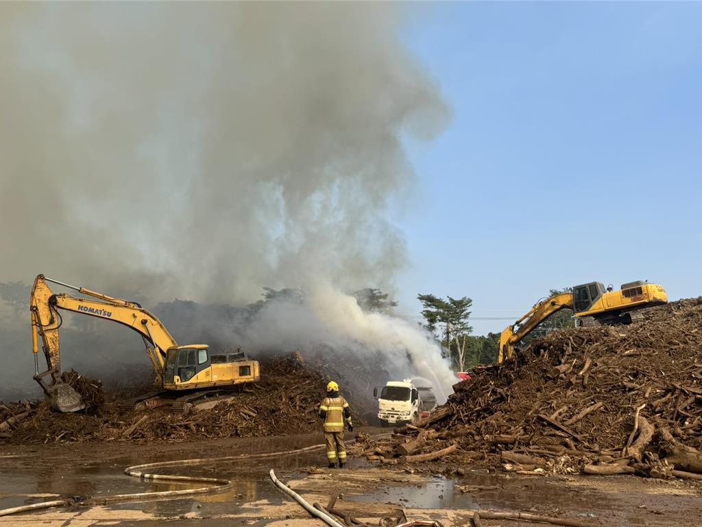 延燒14小時!台南後壁廢棄物火警撲滅 環保局恐開罰自己