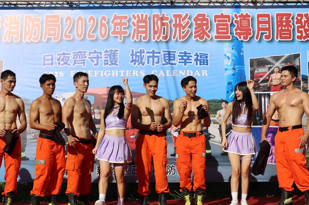 少女的祈禱終於實現!竹縣消防猛男月曆登場 限量3500份