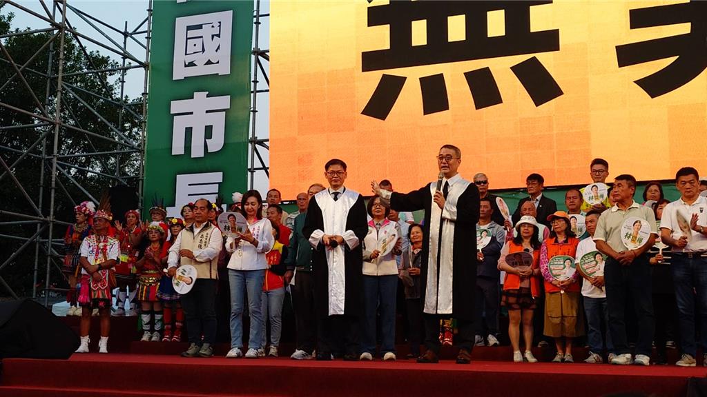林岱樺挺進旗山造勢 帶律師團隊登台喊「清清白白」