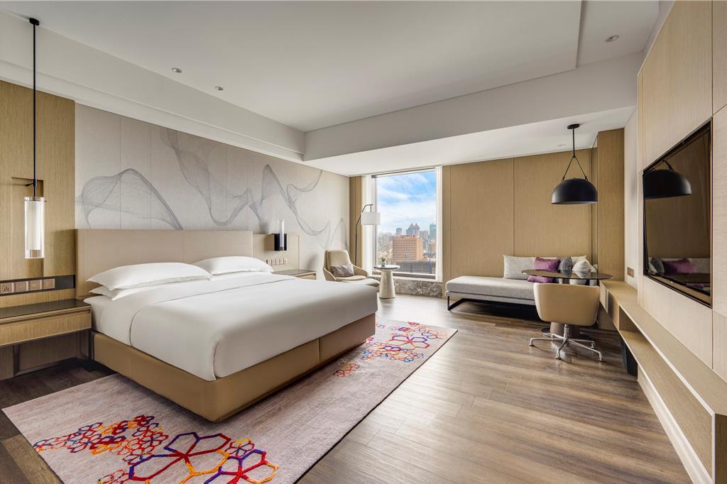 跨年提案!高雄萬豪邀實力派天后獻唱 美食+抽獎+煙火一站滿足