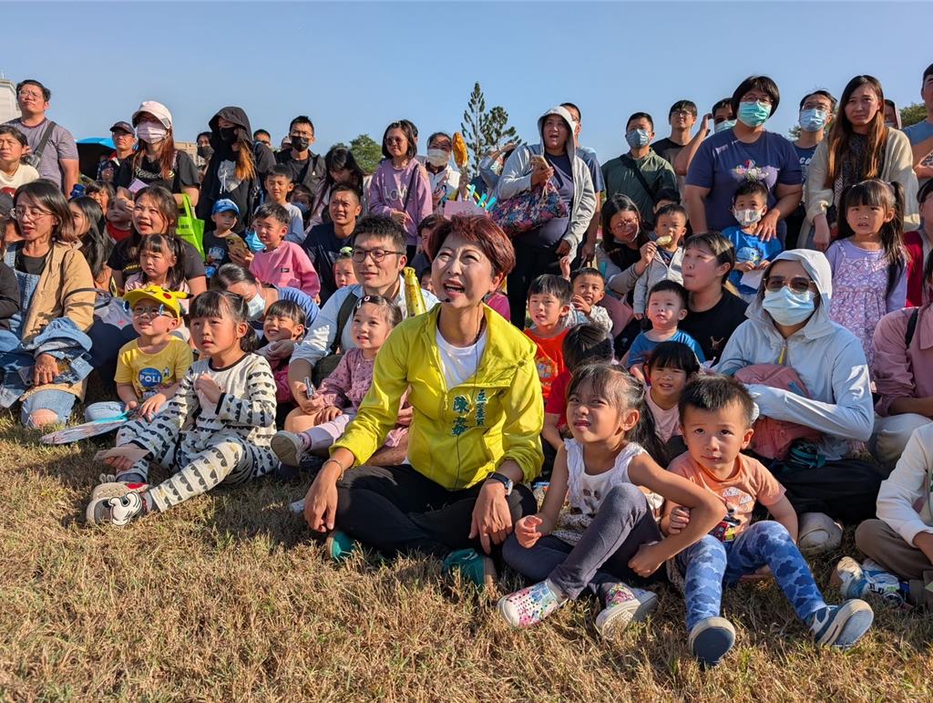 陳亭妃打造最暖家庭日   邀市民帶家人共享草地歡樂時光