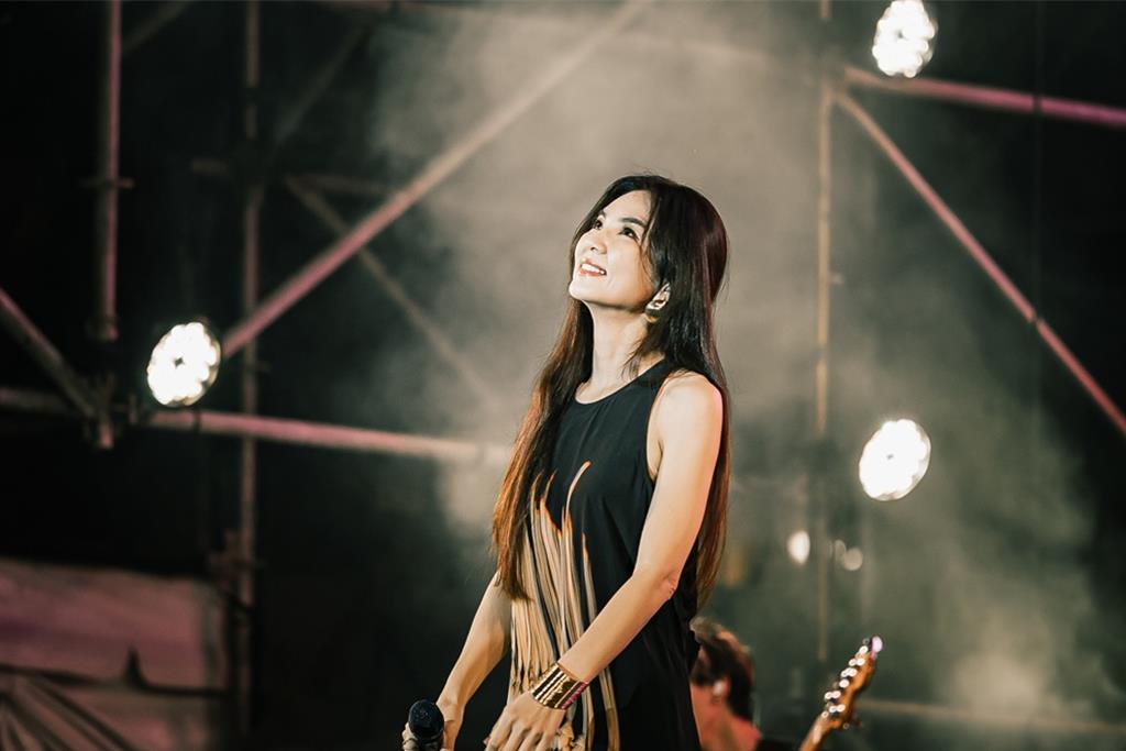 屏東狂客音樂祭首日Ella壓軸 經典連發「熱帶雨林」引全場尖叫