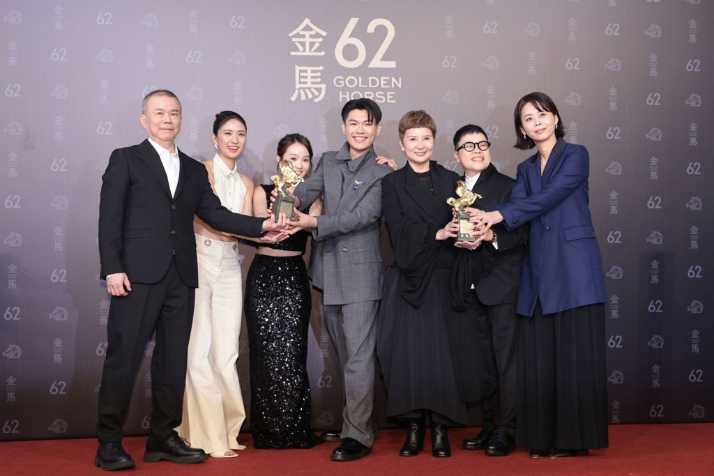 金馬62》《大濛》獲最佳劇情片！李烈激動忘詞　她笑回：我來吧我常拿