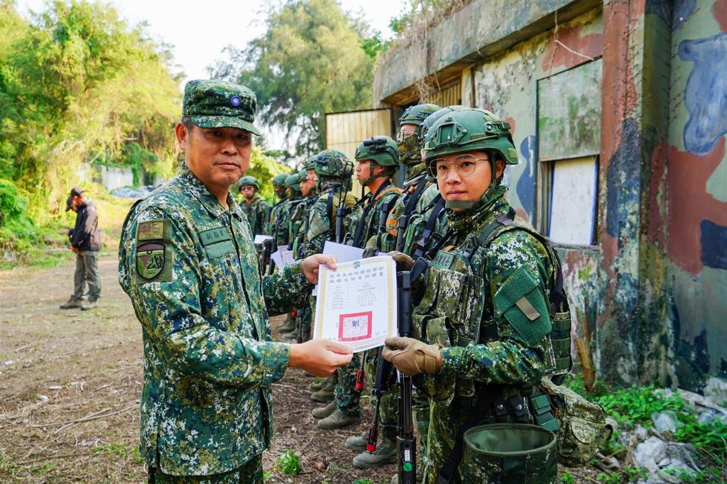 馬防部城鎮戰攻防訓練班結訓  朝專業化邁進