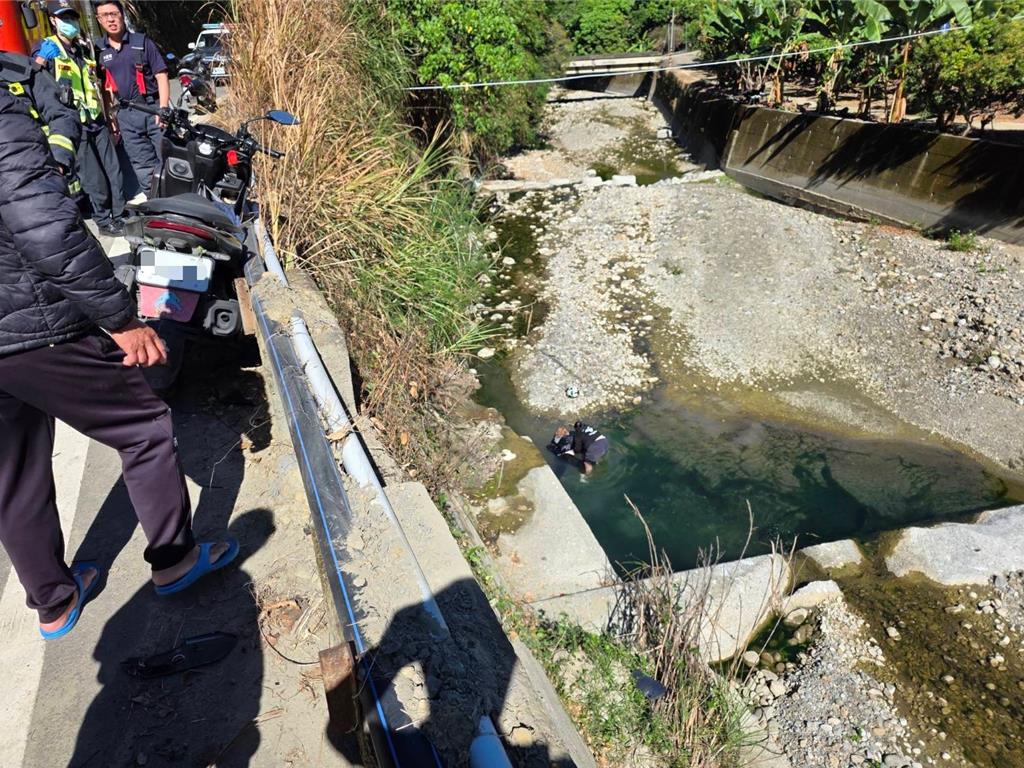 疑疲勞駕駛騎車自撞護欄　19歲女大生摔落邊坡送醫不治