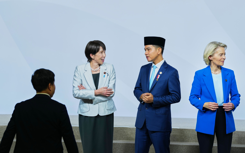 李強力避高市眼神  日想搶拍合照失敗 學者曝原因