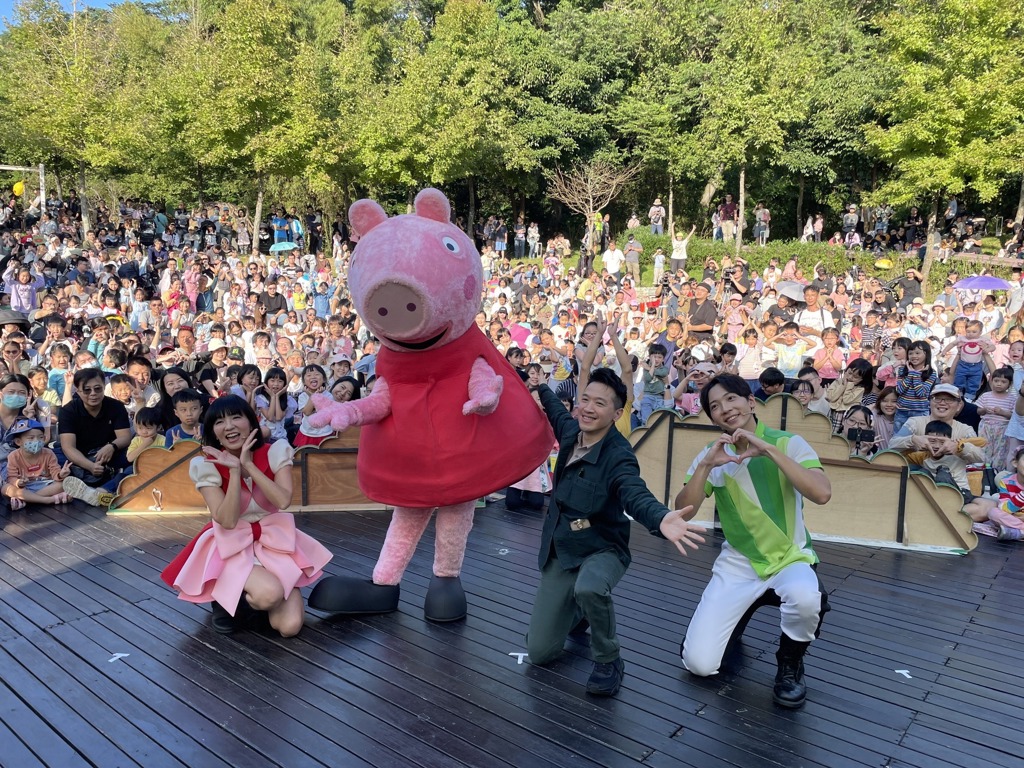 上千家庭擠爆「桃園HO幸福，親子派對」　何志偉：孩子不是父母一個人養，國家一起養