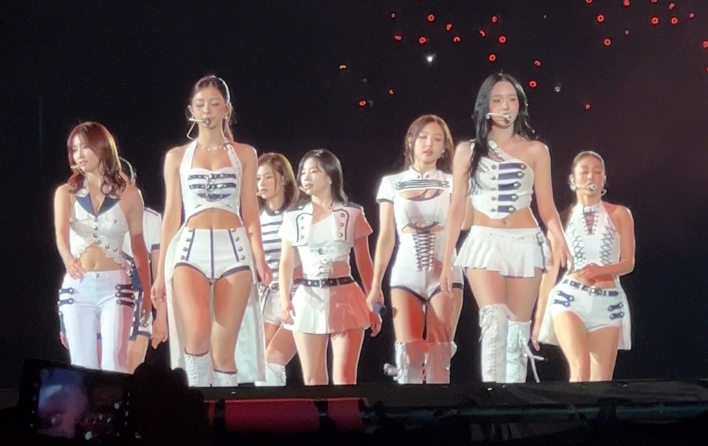 直擊》TWICE高雄Day2!子瑜頂超殺馬尾甜喊:心意我收到了