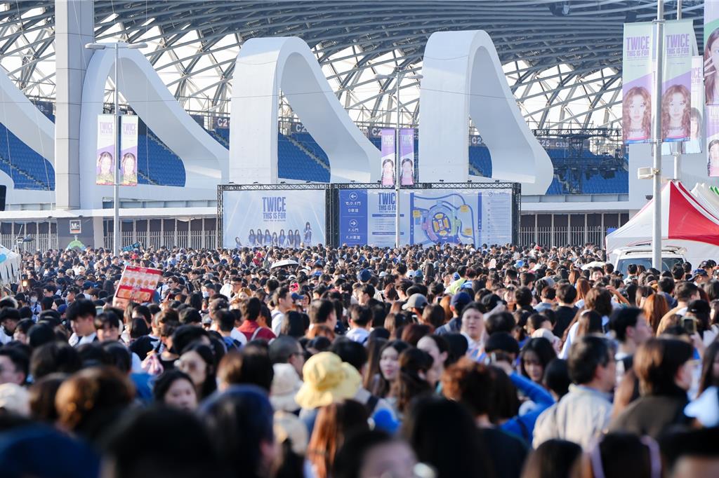 高雄四大場館兩日吸近18萬粉絲 捷運單日運量創今年新高