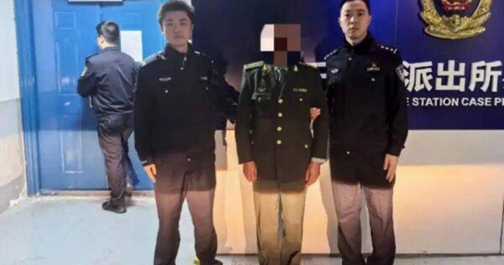 杭州男假扮「解放軍上將」騙女友 穿假軍裝搭車遭逮