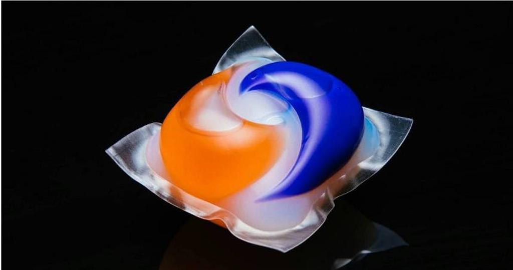 女使用洗衣膠囊突爆開 右眼化學性灼傷「視力剩0.06」