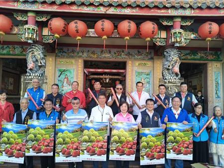 立委發水果月曆不到40分鐘索取一空