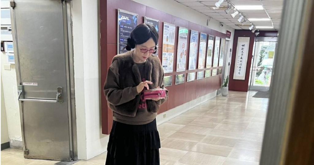 野生捕獲徐薇現身世新大學　跟香蕉哥哥搶鋒頭