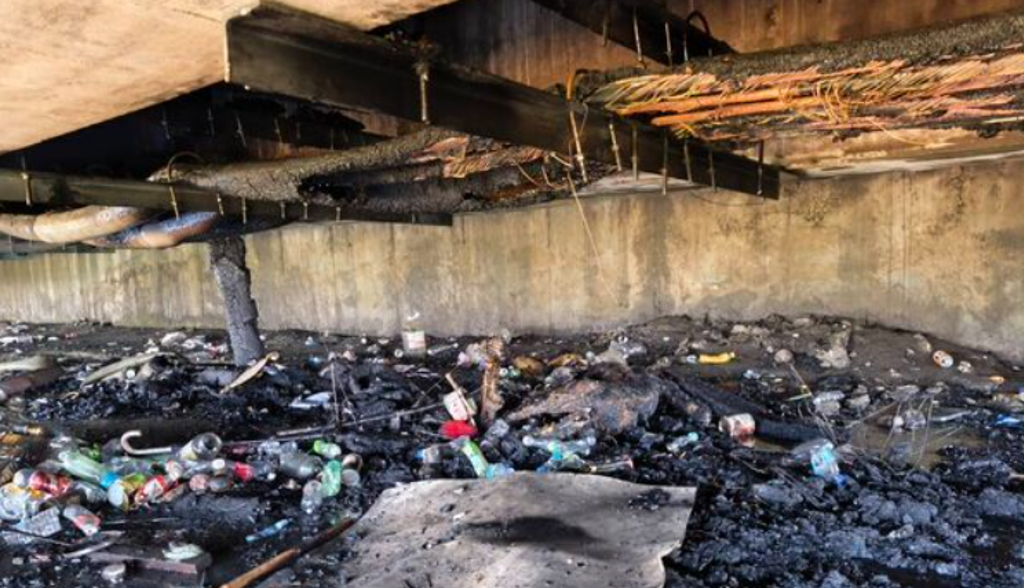 西柳橋下雜物火警 消防撲滅驚見男焦屍