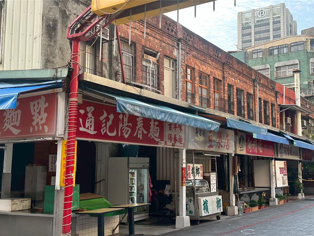 萬華「艋舺遊廓」活化!華西街10棟建物登錄歷史建築