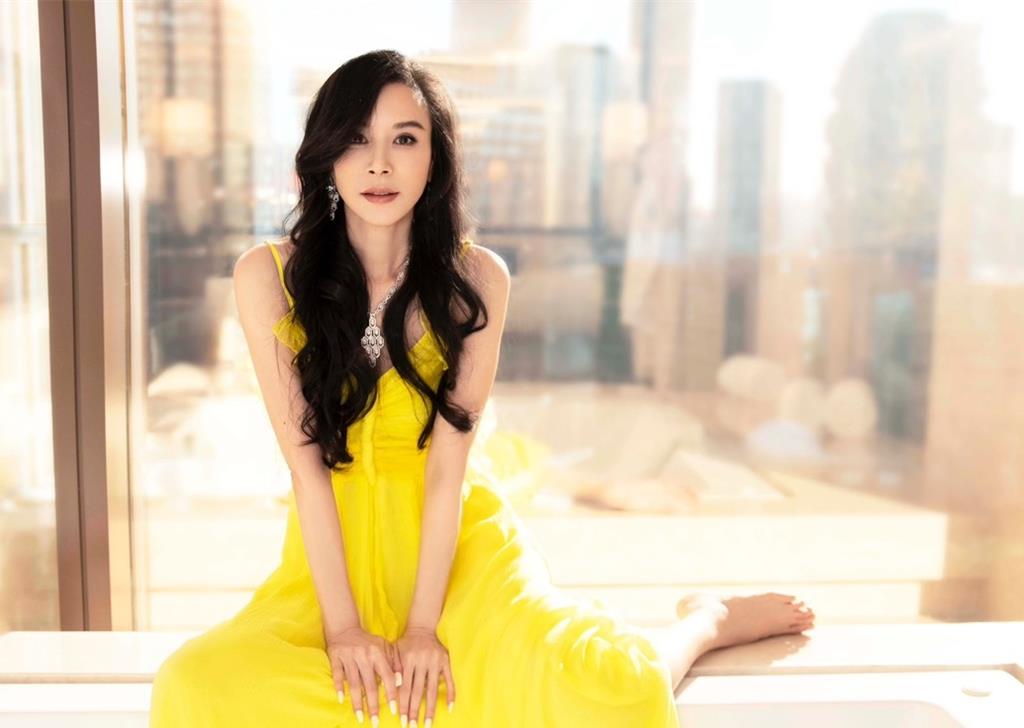 蕭薔慈善年曆30年了！秀22吋螞蟻腰、超驚人內臟脂肪數字曝光