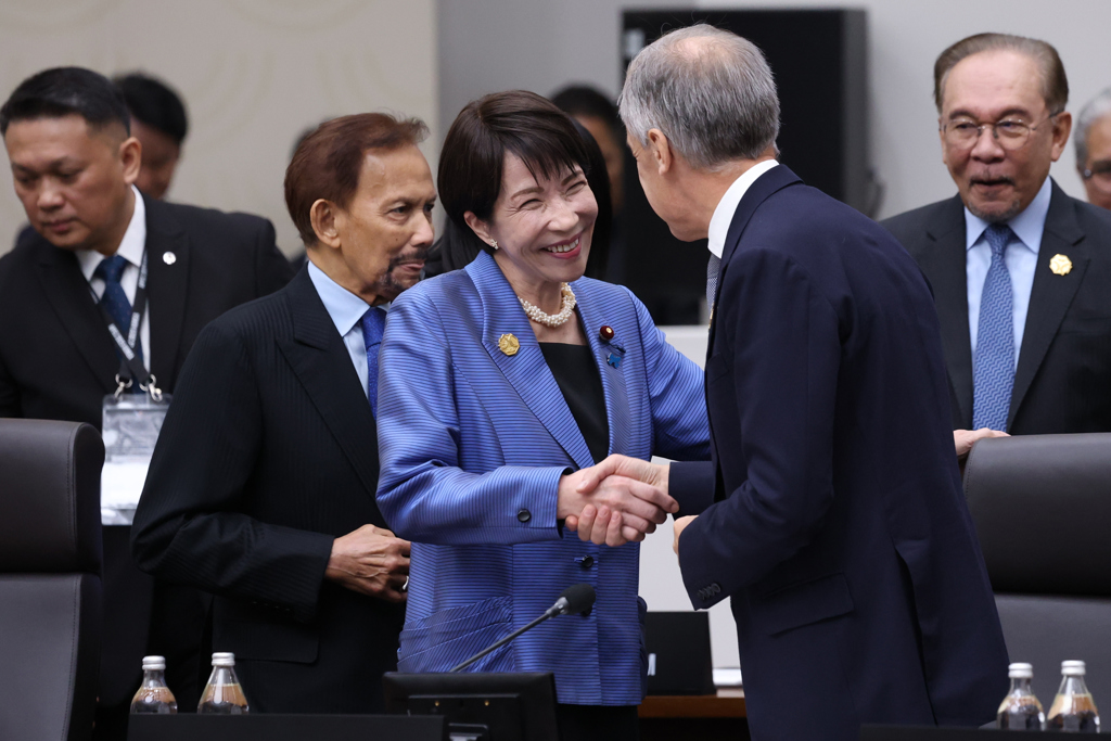 新手領袖高市 國際舞台化身「打招呼魔人」