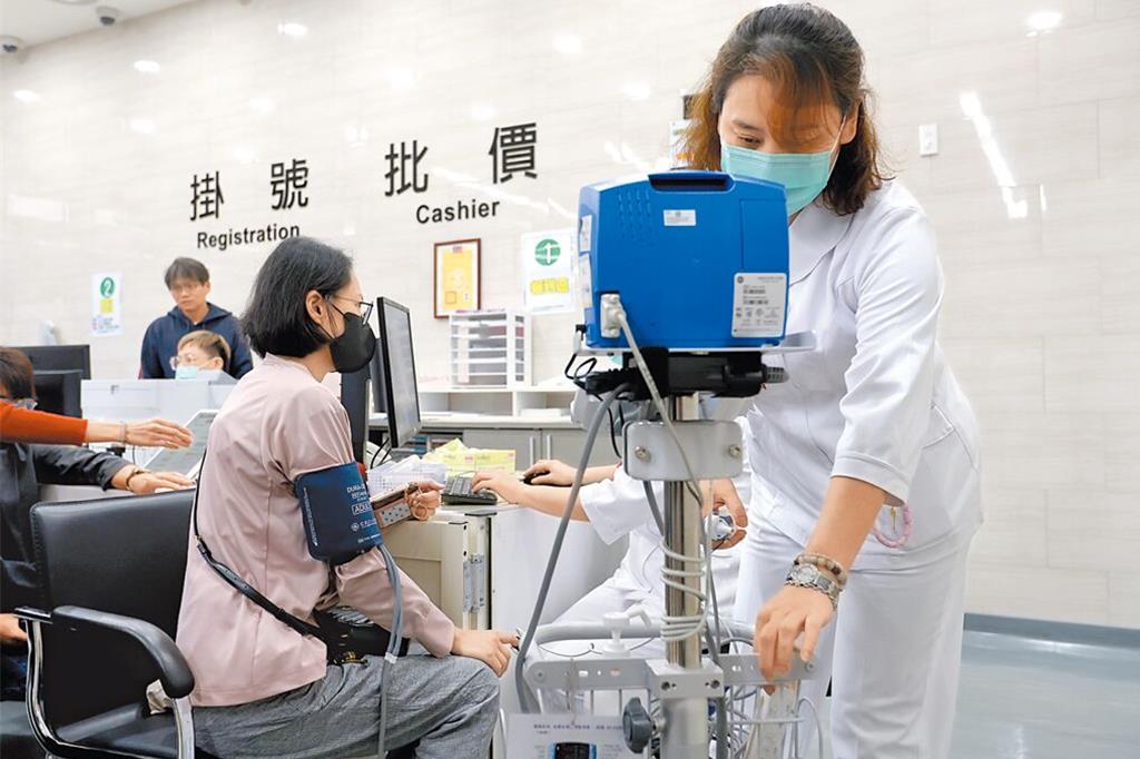 假日輕急症中心上路滿月 每周就診人數成長1成