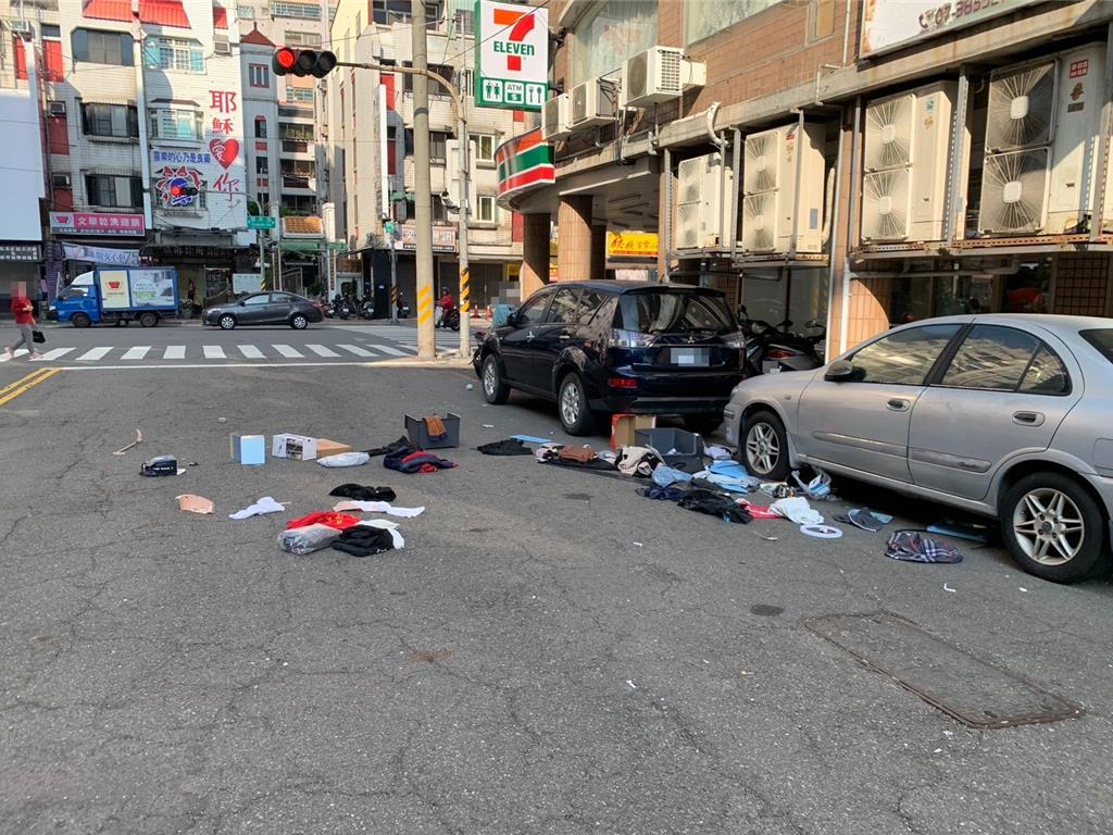 整箱衣物5樓丟出！ 情侶激烈爭吵險砸人車遭送辦
