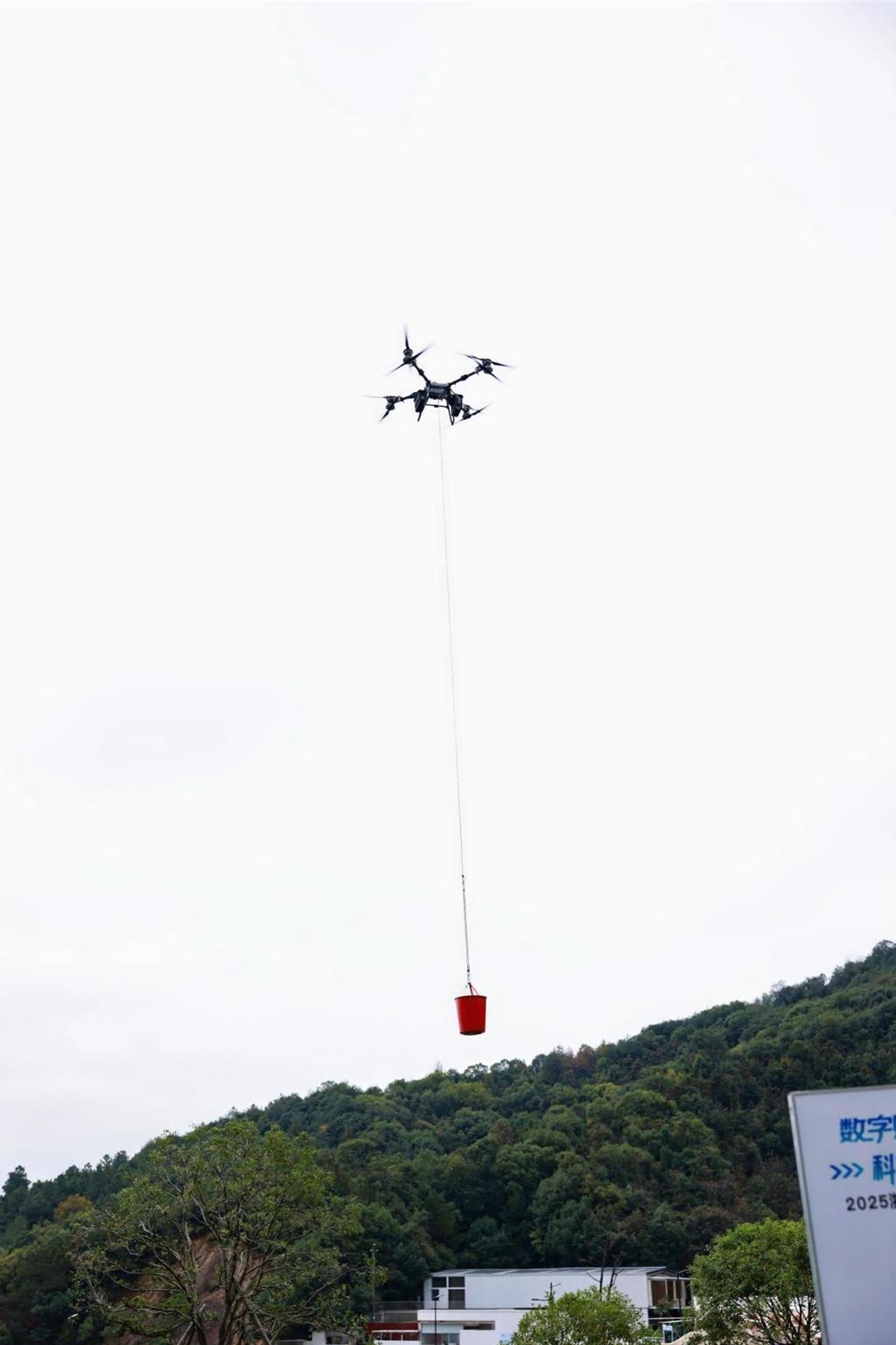 日均處理10萬單!陸無人車、無人機上陣 省時又省錢