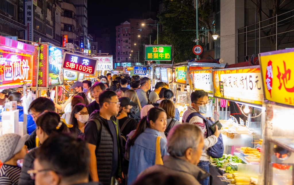 逛夜市買帝王蟹肉棒 日人吃一口嘆被騙 網卻看傻