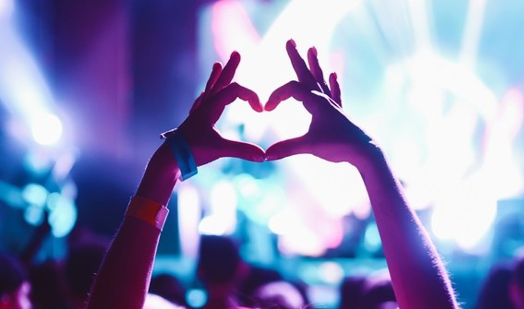 演場會陷阱》詐團「3手法」榨乾求票粉絲 讓票、送物淪誘餌