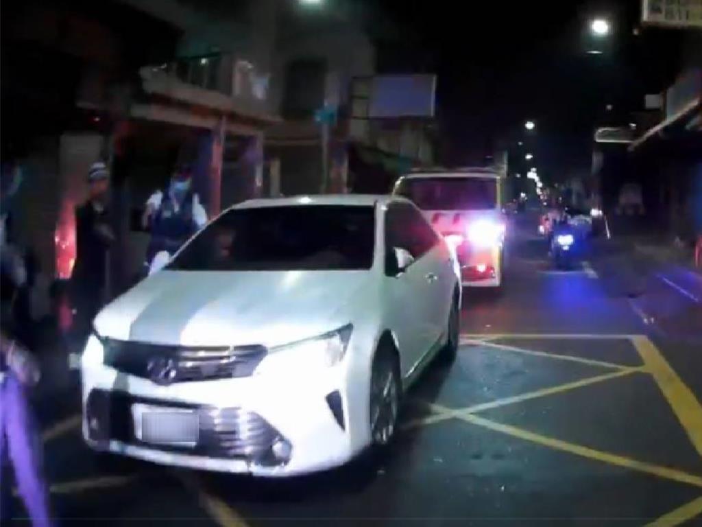 高雄情侶深夜倒臥車內 鄰居急報警 2人竟是「毒鴛鴦」