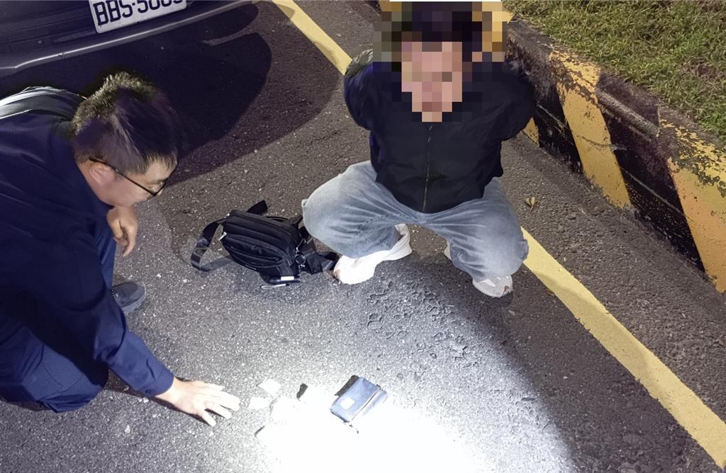 新北石門臨檢抓包!毒品通緝犯遇警謊報身分 車內4人全涉毒遭逮
