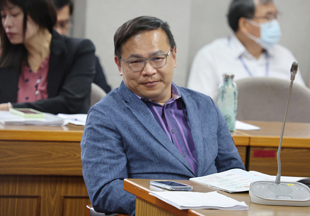 王義川喊「我是台灣國立委」 郭正亮嗆:以後就不要進來立院