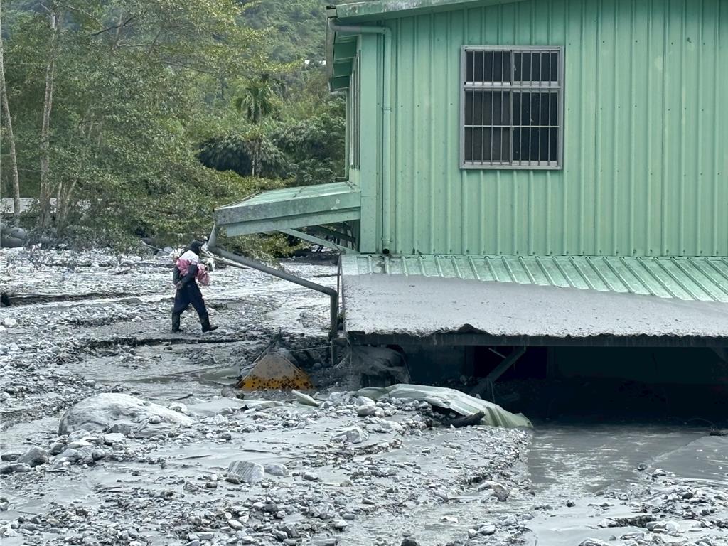 災區孤兒!花蓮光復吉利潭農戶又被淹 連愛犬也喪命