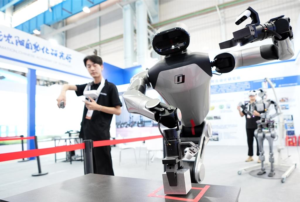 人形機器人夯！陸「具身智慧」崛起：從實驗室走向生產線 