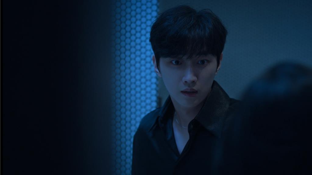 男團振永被瘋狂女粉跟進廁所！私生飯從10樓陽台丟狗