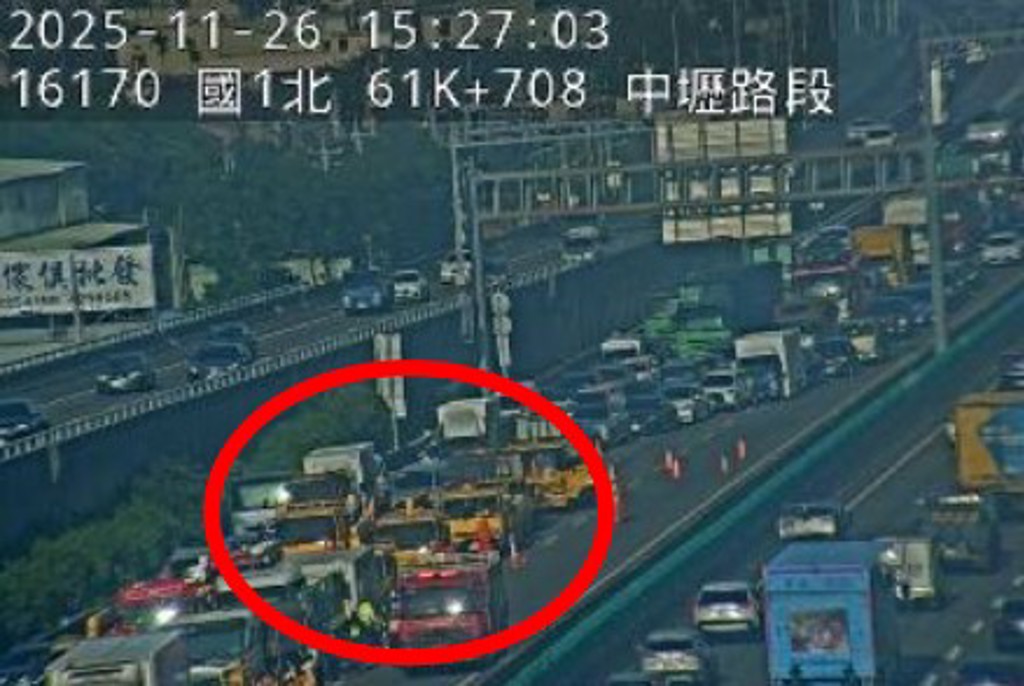 快訊》國1南下中壢段嚴重車禍 5大貨車連環撞！傷亡不明