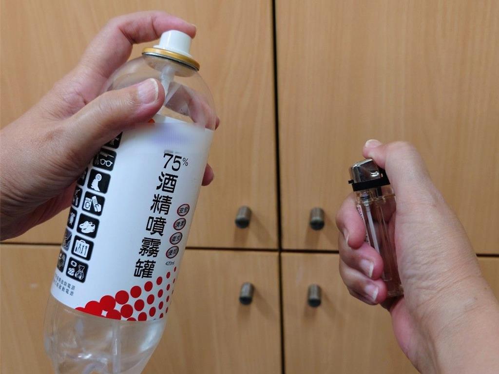 高雄某國中學生為殺蟲 持酒精點火險燒光置物櫃