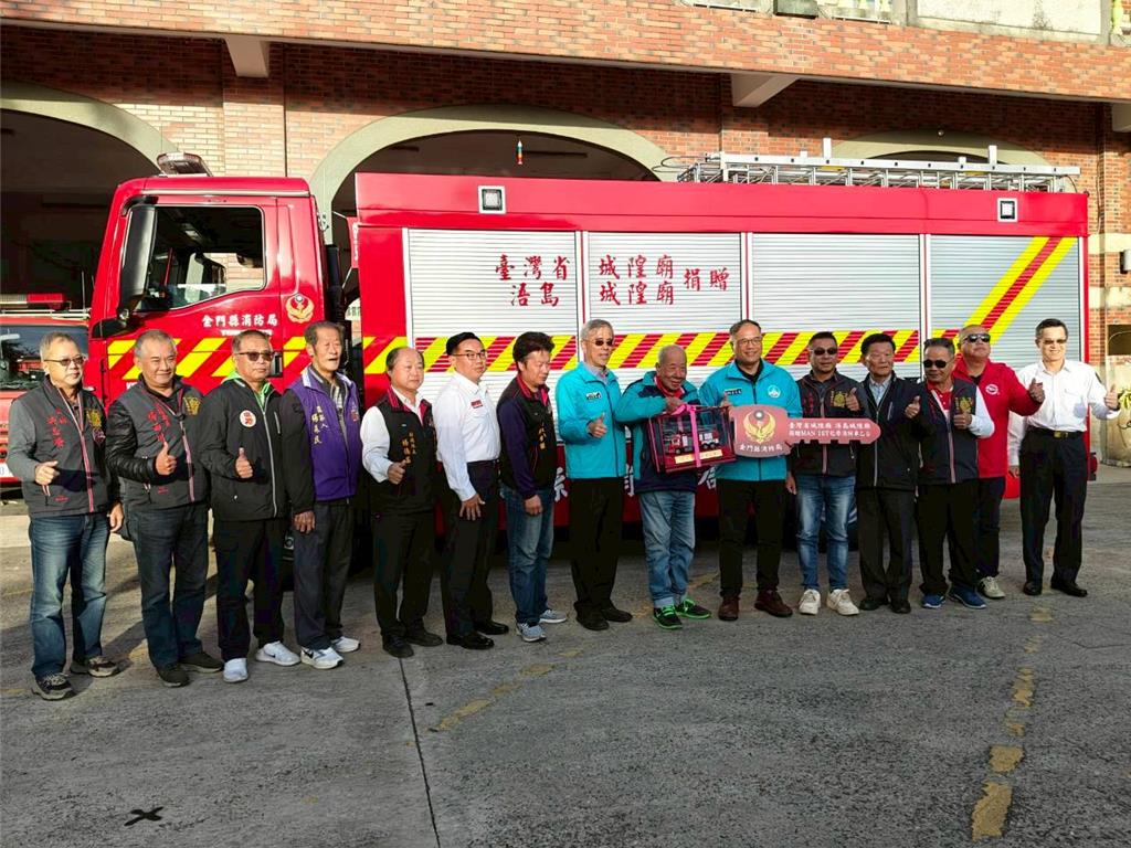 浯島城隍廟捐贈化學消防車 強化金門救災量能