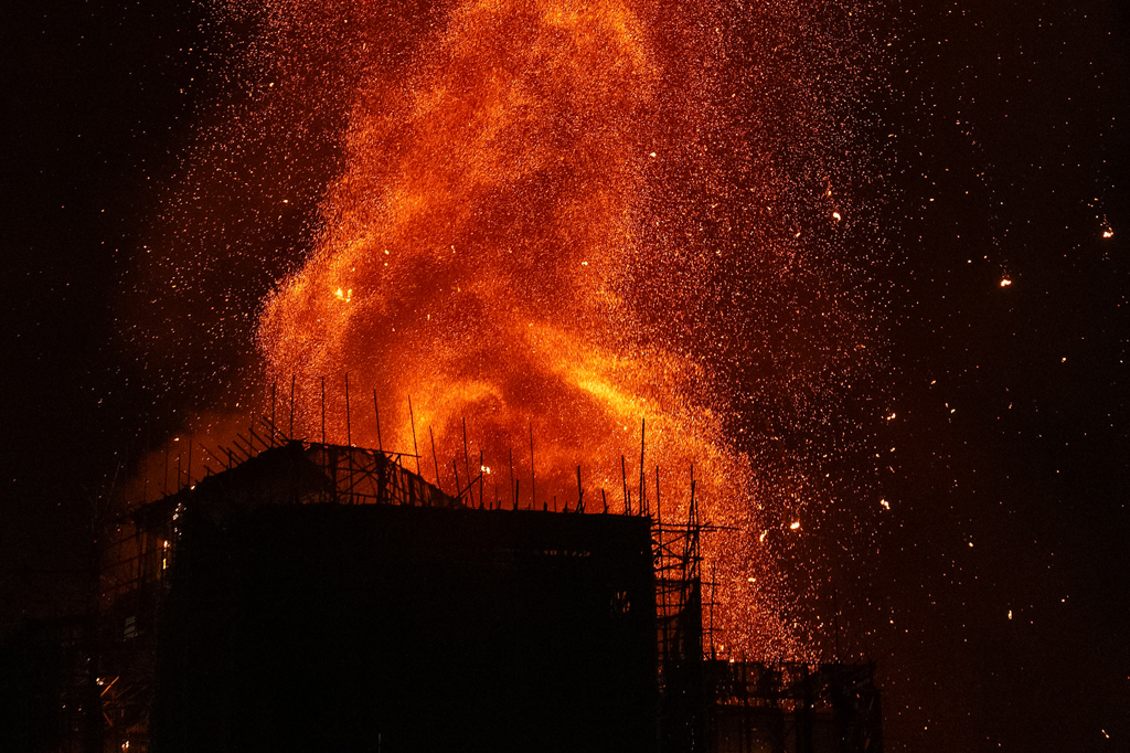 香港千戶社區陷火海「處處是紙箱廢料」住戶痛批施工髒亂恐惹禍