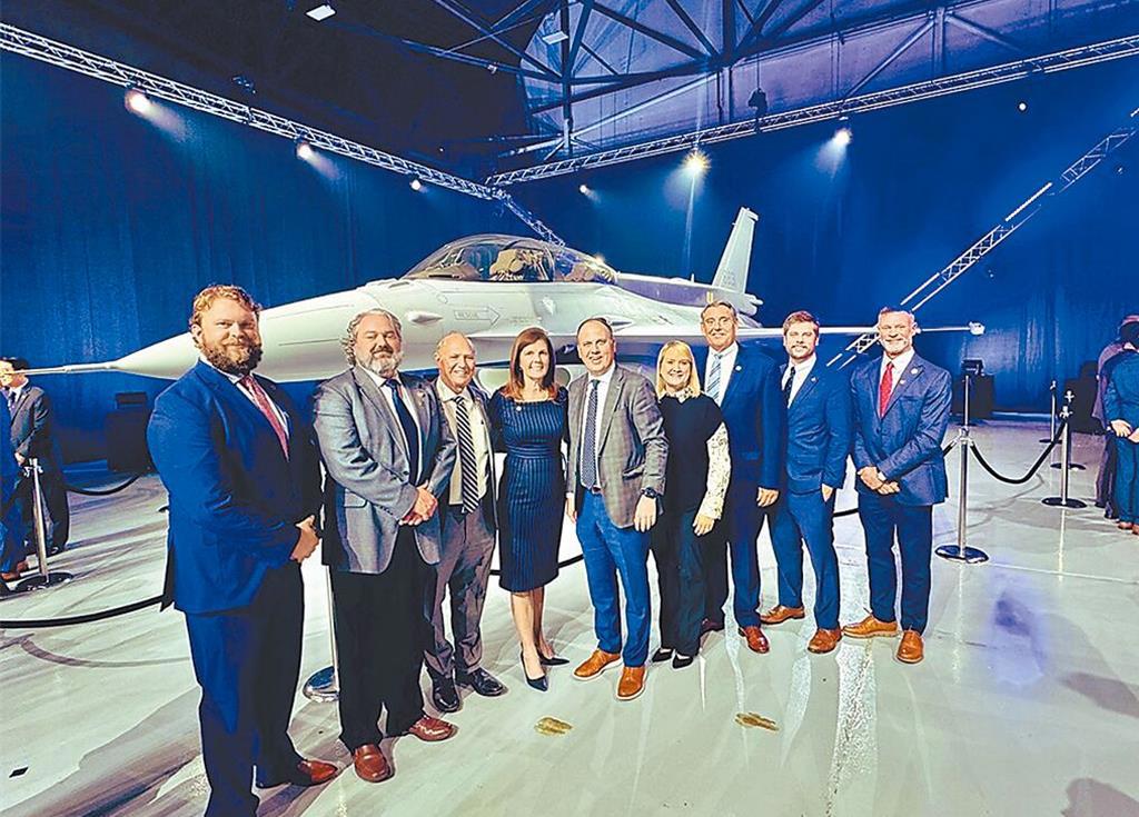 賴拋1.25兆「守護台海和平」 徐巧芯踢館開嗆：F-16V要不要先來一架