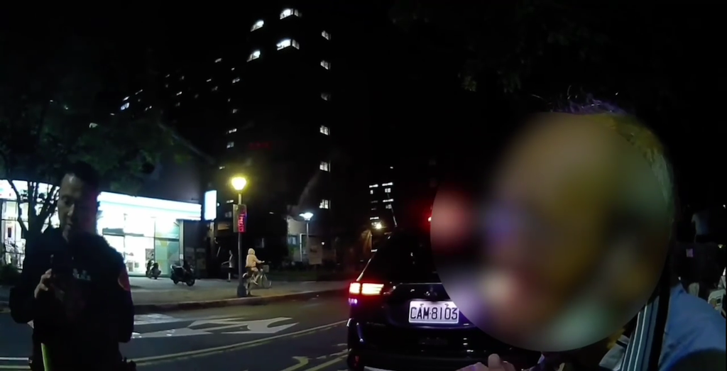 8旬翁騎單車誤闖水源快 困車陣險象環生警急救援