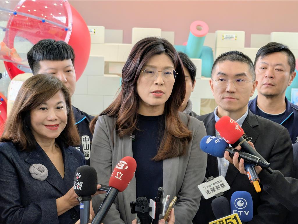 鄭麗文訪謝國樑讚基隆「完美藍白合」 港媒預測2026示警變數