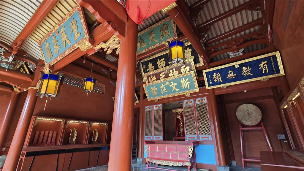 台南孔廟獨擁歷代皇帝、總統16面御匾 賴清德接匾延續傳統