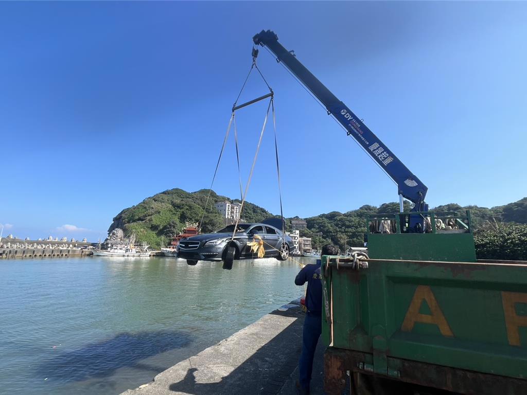 深夜開賓士墜漁港!北投「關渡王」遺孀身亡 黑白兩道震驚